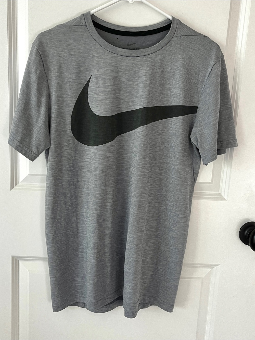 Nike Men’s Gray Heather Big Swoosh Graphic Tee Shirt Medium